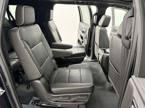 Used 2023 GMC Yukon XL SLT image 15