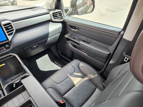 Used 2024 Toyota Tundra Limited AWD/4WD image 16