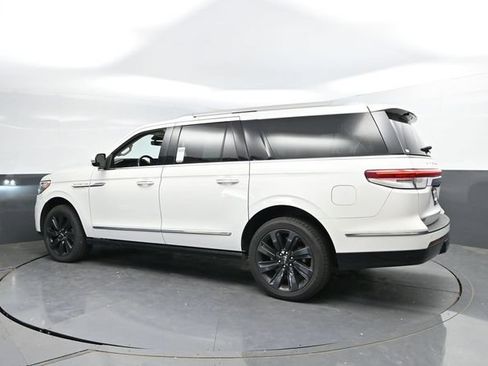 Used 2024 Lincoln Navigator L Reserve w/ Equipment Group 201A AWD/4WD image 9