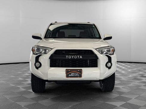 Used 2019 Toyota 4Runner SR5 AWD/4WD image 3