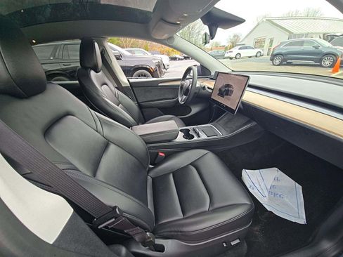 Used 2023 Tesla Model Y Long Range AWD/4WD image 2