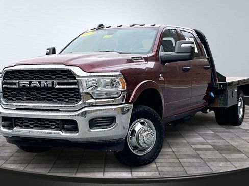 Used 2024 RAM 3500 Tradesman w/ Chrome Appearance Group image 12