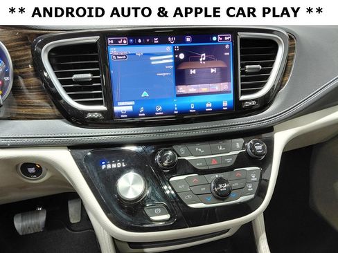 Certified 2024 Chrysler Pacifica Limited image 19