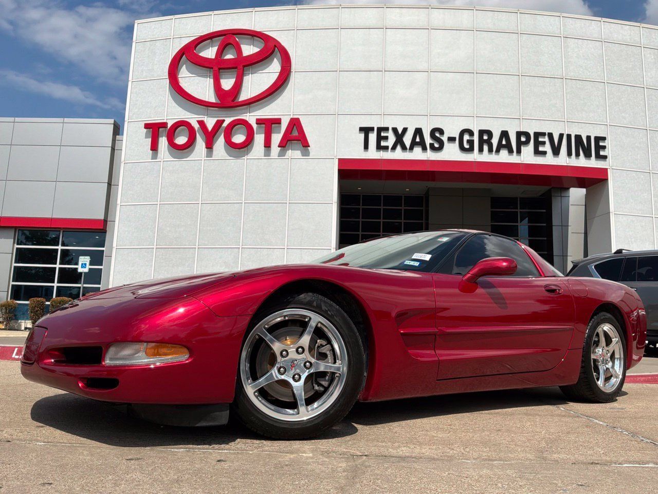Used 2004 Chevrolet Corvette Coupe w/ Roof Package RWD image 2