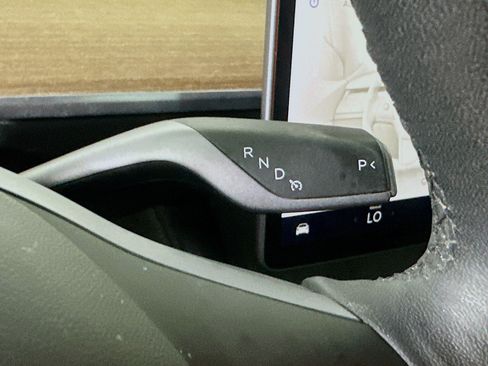 Used 2021 Tesla Model Y Long Range AWD/4WD image 24