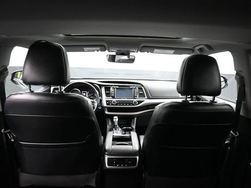 Used 2019 Toyota Highlander XLE image 44