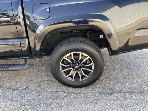 Used 2022 Toyota Tacoma TRD Sport w/ Technology Package RWD image 8