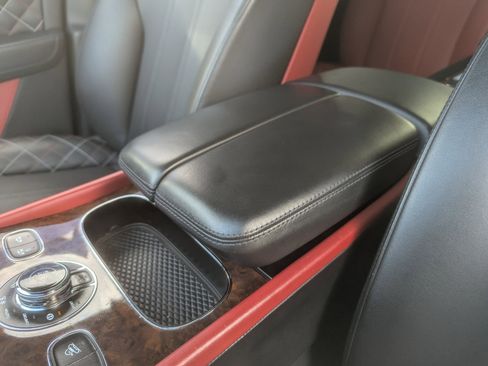 Used 2018 Bentley Bentayga Mulliner image 31