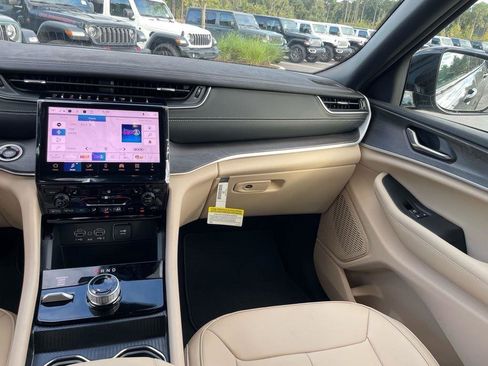 New 2025 Jeep Grand Cherokee Limited w/ Black Appearance Package image 41