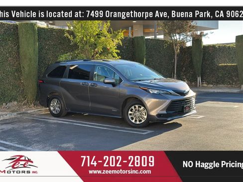 Used 2021 Toyota Sienna LE w/ LE Plus Package FWD image 2