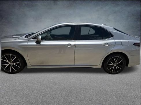 Used 2023 Toyota Camry SE w/ Convenience Package FWD image 2