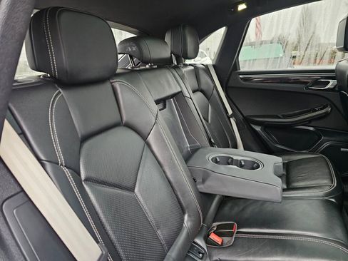 Used 2023 Porsche Macan image 16