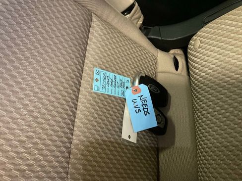 Used 2023 Ford Explorer XLT AWD/4WD image 30