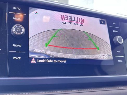 Used 2024 Volkswagen Taos SE image 17