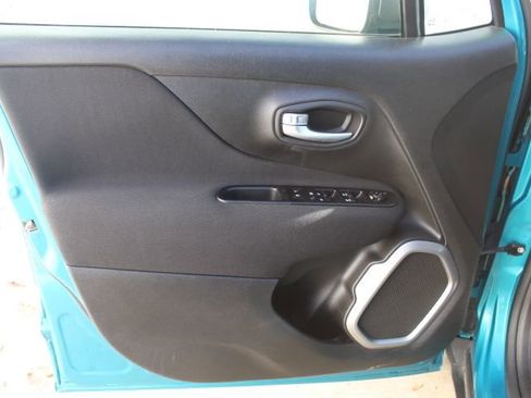 Used 2021 Jeep Renegade Latitude image 13