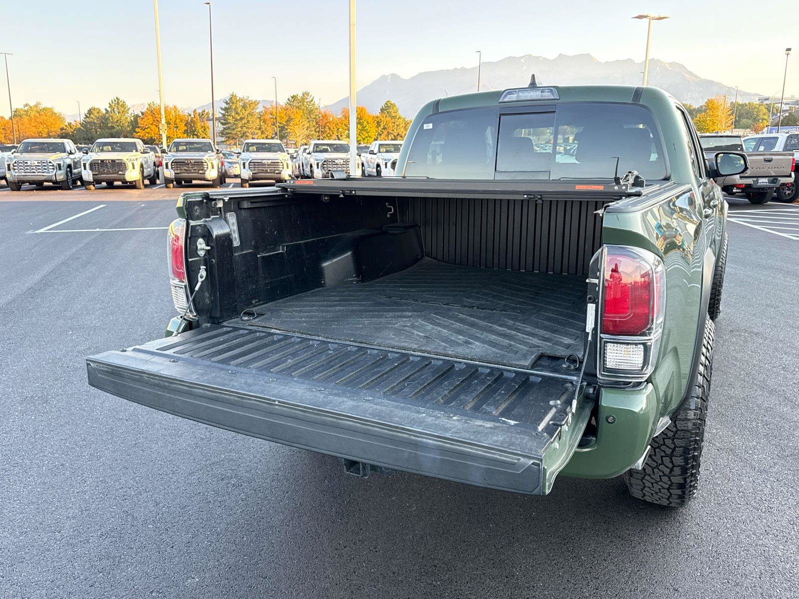 Used 2021 Toyota Tacoma TRD Off-Road w/ Technology Package AWD/4WD image 15