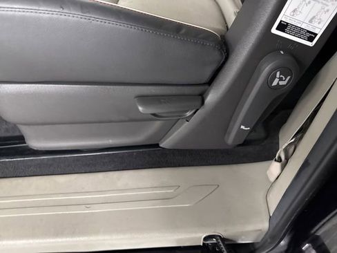 Used 2018 Kia Sedona LX w/ LX Essentials Premium Package image 24