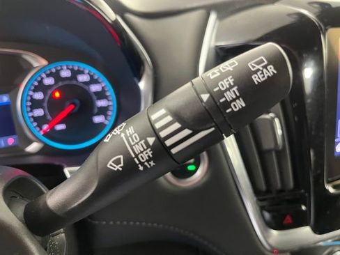 Used 2023 Chevrolet Traverse LT image 23