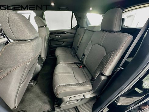 Used 2025 Honda Pilot Sport image 32