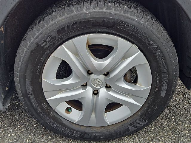 Used 2014 Toyota RAV4 LE AWD/4WD image 8