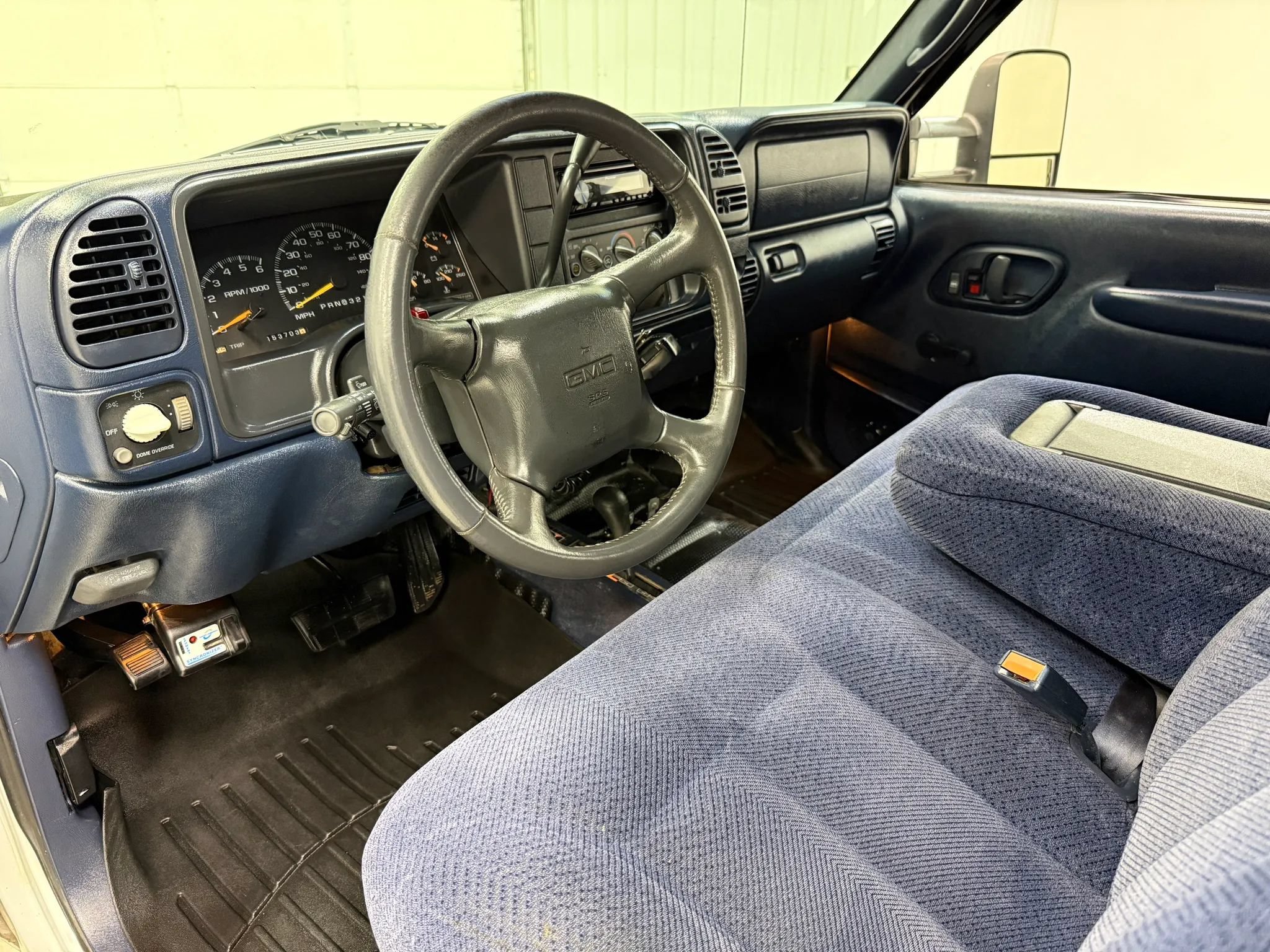 Used 1999 GMC Suburban 2500 AWD/4WD image 12