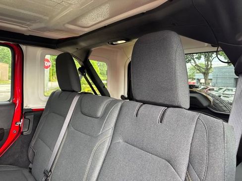 Used 2025 Jeep Wrangler Unlimited Sahara AWD/4WD image 22