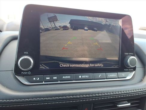 Used 2023 Nissan Rogue SV image 27