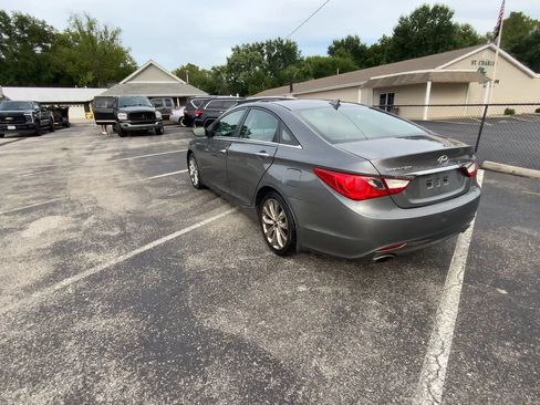 Used 2013 Hyundai Sonata SE FWD image 2