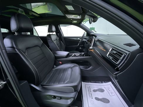 Used 2024 Volkswagen Atlas Cross Sport SEL image 31