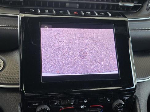 Used 2025 Jeep Grand Cherokee Altitude image 17