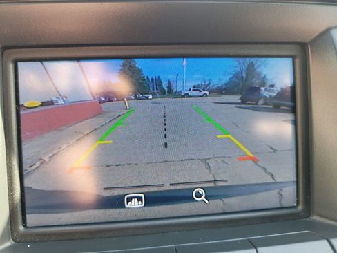 Used 2016 Ford Taurus SEL FWD image 25
