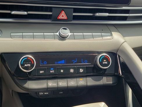 Certified 2025 Hyundai Elantra SEL FWD image 12