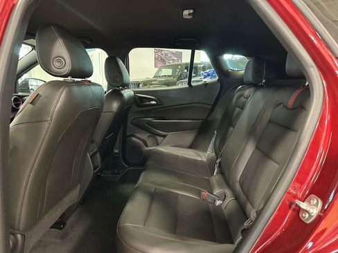 Used 2025 Chevrolet Trax RS w/ Driver Confidence Package image 32