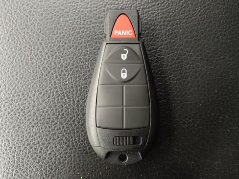 Used 2022 RAM 1500 Classic SLT AWD/4WD image 32