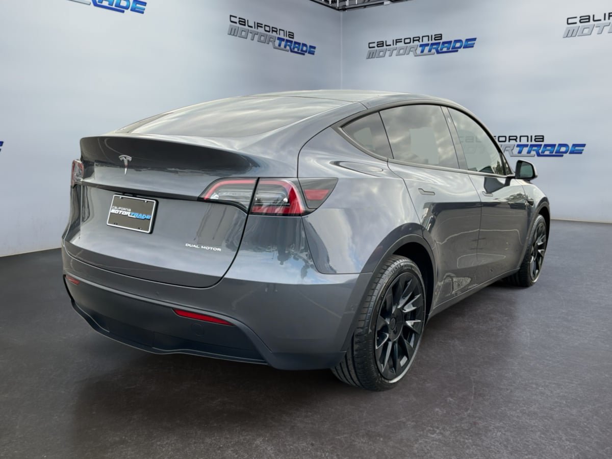 Used 2022 Tesla Model Y Long Range AWD/4WD image 5