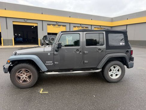 Used 2014 Jeep Wrangler Unlimited Sport w/ Quick Order Package 24S AWD/4WD image 4