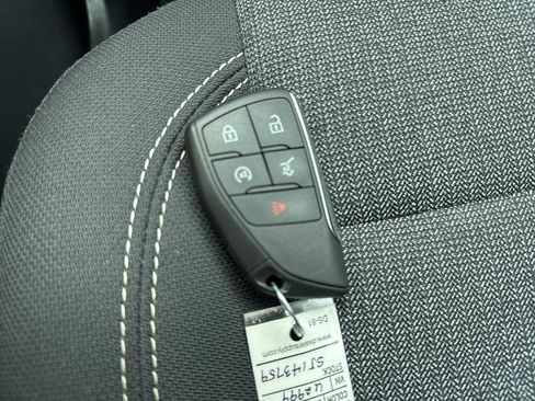 Used 2025 GMC Acadia Elevation image 32