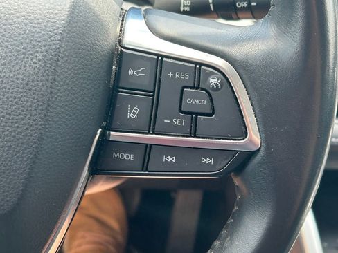 Used 2020 Toyota Highlander XLE FWD image 40