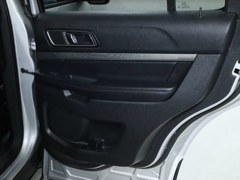 Used 2018 Ford Explorer XLT w/ Equipment Group 202A FWD image 33