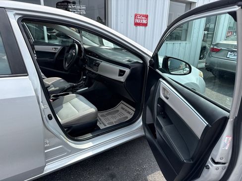 Used 2016 Toyota Corolla LE FWD image 18