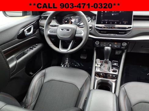 Used 2025 Jeep Compass Trailhawk AWD/4WD image 5