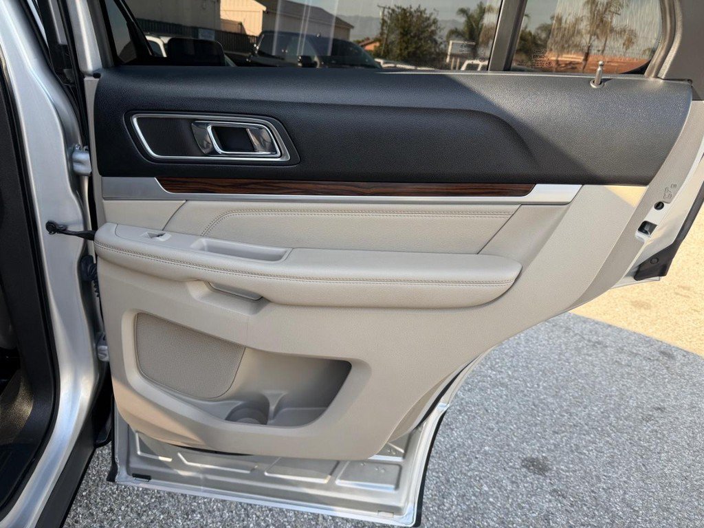 Used 2018 Ford Explorer Limited w/ Ford Safe & Smart Package FWD image 37