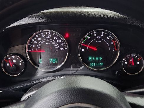 Used 2017 Jeep Wrangler Unlimited Rubicon w/ Connectivity Group image 35