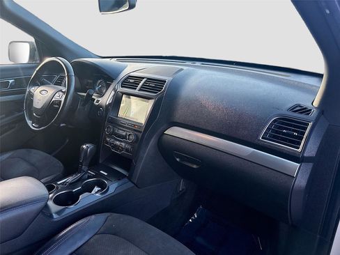 Used 2018 Ford Explorer XLT w/ Equipment Group 202A image 34