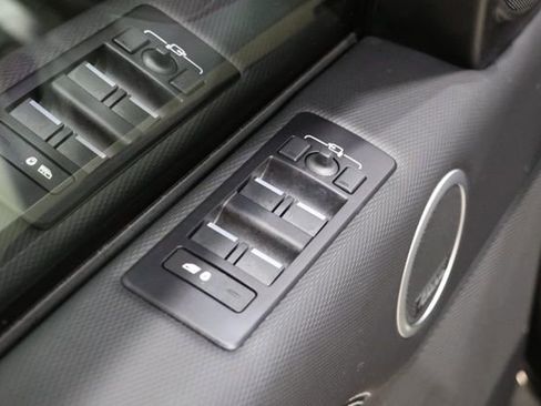 Used 2024 Land Rover Discovery Dynamic SE image 19