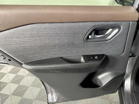 Used 2022 Nissan Rogue SV image 25