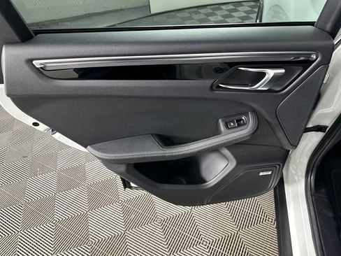 Used 2020 Porsche Macan Base image 15