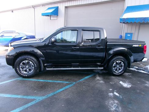 Used 2018 Nissan Frontier PRO-4X image 3