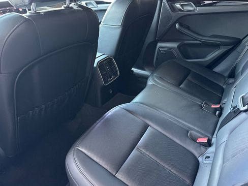Certified 2023 Porsche Macan AWD/4WD image 13