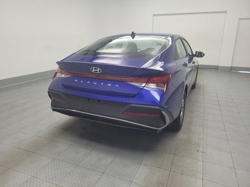Used 2025 Hyundai Elantra SE FWD image 7